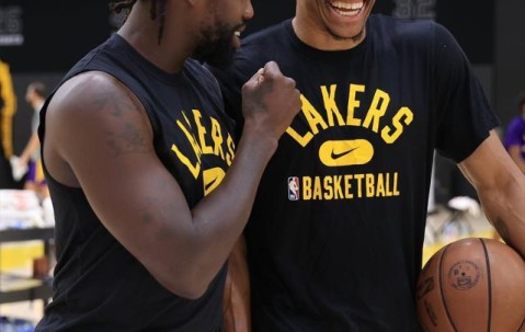 华体会登录-贝弗利亮相湖人畅想季后赛 韦少到场助阵泯恩仇