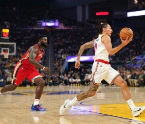 华体会官网-绝杀快艇 打崩鹈鹕 神奇小子沃特斯带疯无库勇士