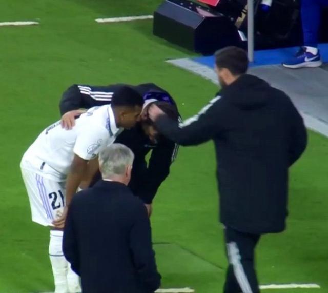 1674772794846015036.jpg FnbpD4DXoAMCpV5.jpg